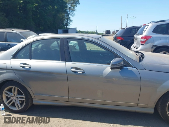 2013 Mercedes-Benz C 300 Sport с VIN WDDGF8AB0DA822279, выставлен на аукционе IAAI как лот 42551907 с пробегом 115 854 миль миль и . История ставок и продаж доступна на DreamBid. Изображение 13.