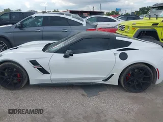 2017 Chevrolet Corvette Grand Sport 2LT z VIN 1G1YY2D77H5117595, wystawiony jako IAAI lot #40302949 z przebiegiem Nie podano mil oraz . Historia ofert i sprzedaży dostępna na DreamBid. Obrazek 14.
