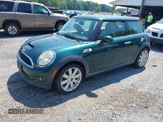 2007 MINI Hardtop S z VIN WMWMF73547TL83771, wystawiony jako IAAI lot #42683154 z przebiegiem 137 360 mil mil oraz . Historia ofert i sprzedaży dostępna na DreamBid. Obrazek 2.