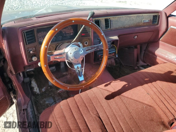 1981 Chevrolet El Camino z VIN CCW80HXBD435572, wystawiony jako Copart lot #47500975 z przebiegiem 91 861 mil mil oraz Szkoda całkowita • Salvage title. Historia ofert i sprzedaży dostępna na DreamBid. Obrazek 8.
