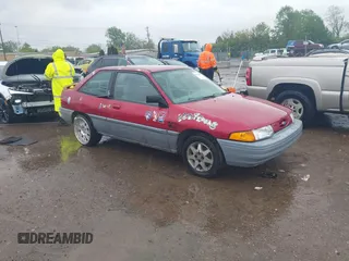 1995 Ford Escort z VIN 1FASP11J5SW107553, wystawiony jako IAAI lot #42202877 z przebiegiem 76 751 mil mil oraz . Historia ofert i sprzedaży dostępna na DreamBid. Obrazek 1.