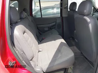 2004 Ford Explorer XLS z VIN 1FMZU62KX4ZB03811, wystawiony jako IAAI lot #41937630 z przebiegiem 228 108 mil mil oraz . Historia ofert i sprzedaży dostępna na DreamBid. Obrazek 8.