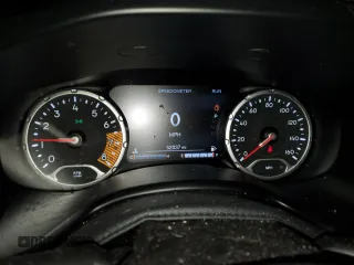 2022 Jeep Renegade Trailhawk with VIN ZACNJDC15NPN80147, listed as a Copart auction lot 87847065 with 52,037 mi miles and Salvage Title. Bid and sale history available at DreamBid. Image 9.