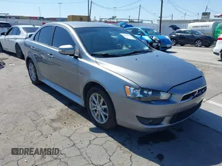 2015 Mitsubishi Lancer ES z VIN JA32U2FU9FU001604, wystawiony jako IAAI lot #42402051 z przebiegiem 134 481 mil mil oraz . Historia ofert i sprzedaży dostępna na DreamBid. Obrazek 1.