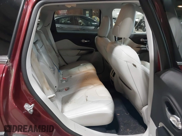 2019 Jeep Cherokee Limited z VIN 1C4PJMDX3KD352981, wystawiony jako IAAI lot #42505194 z przebiegiem 88 863 mil mil oraz . Historia ofert i sprzedaży dostępna na DreamBid. Obrazek 8.