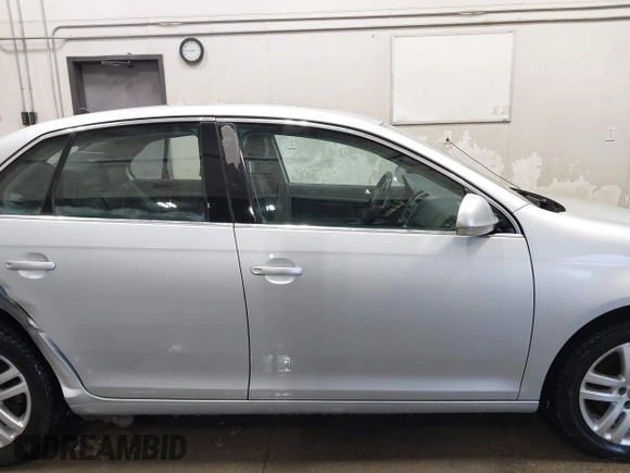 2007 Volkswagen Jetta 2.5 с VIN 3VWDF71K47M018384, выставлен на аукционе IAAI как лот 41400272 с пробегом 103 582 миль миль и . История ставок и продаж доступна на DreamBid. Изображение 13.