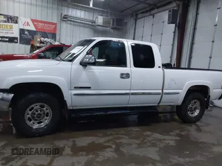 2000 GMC Sierra 2500 SLE z VIN 1GTGK29U5YZ195420, wystawiony jako IAAI lot #41440301 z przebiegiem 212 149 mil mil oraz . Historia ofert i sprzedaży dostępna na DreamBid. Obrazek 15.