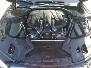 2019 BMW 5 Series M550i xDrive with VIN WBAJB9C57KB289036, listed as a Copart auction lot 86292134 with 28,103 mi miles and Salvage title. Bid and sale history available at DreamBid. Image 11.