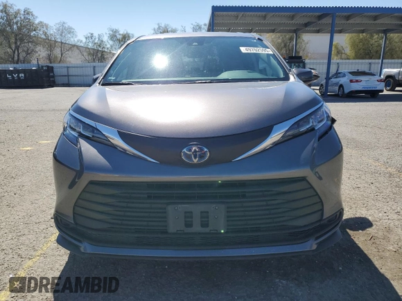 2021 Toyota Sienna LE with VIN 5TDKRKEC5MS042888, listed as a Copart auction lot 49702595 with 109,522 mi miles and Salvage Title. Bid and sale history available at carsss.com. Image 5.