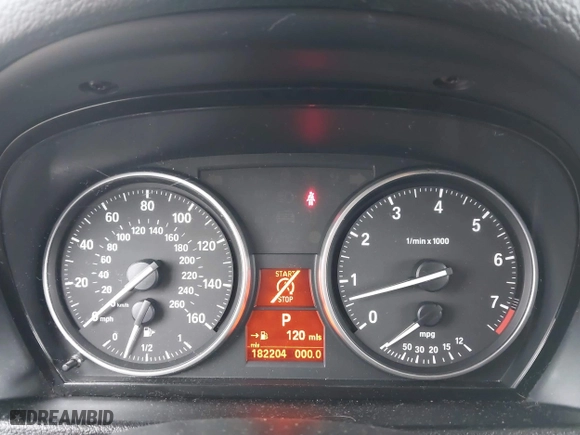 2015 BMW X1 sDrive28i with VIN WBAVM1C53FV318663, listed as a IAAI auction lot 41711526 with 182,204 mi miles. Bid and sale history available at carsss.com. Image 7.