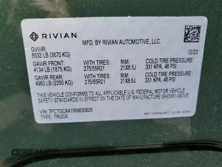 2024 Rivian R1T Adventure z VIN 7FCTGCAA1RN030829, wystawiony jako Copart lot #55557565 z przebiegiem Nie podano mil oraz Szkody całkowita. Historia ofert i sprzedaży dostępna na DreamBid. Obrazek 12.