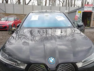 2025 BMW iX xDrive50 z VIN WB523CF00SCT84335, wystawiony jako IAAI lot #42002627 z przebiegiem 3241 mil mil oraz . Historia ofert i sprzedaży dostępna na DreamBid. Obrazek 10.