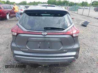 2022 Nissan Kicks SV z VIN 3N1CP5CVXNL510978, wystawiony jako IAAI lot #42147326 z przebiegiem 44 065 mil mil oraz . Historia ofert i sprzedaży dostępna na DreamBid. Obrazek 16.