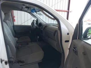 2006 Nissan Frontier SE z VIN 1N6AD07U06C469157, wystawiony jako IAAI lot #42249320 z przebiegiem 189 936 mil mil oraz . Historia ofert i sprzedaży dostępna na DreamBid. Obrazek 5.