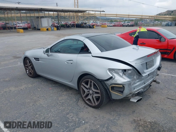 2016 Mercedes-Benz SLK 300 z VIN WDDPK3JA6GF120786, wystawiony jako IAAI lot #42194863 z przebiegiem 114 125 mil mil oraz . Historia ofert i sprzedaży dostępna na DreamBid. Obrazek 3.