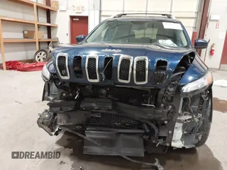 2018 Jeep Cherokee Latitude Plus with VIN 1C4PJMLB0JD612922, listed as a IAAI auction lot 42581594 with 137,793 mi miles and . Bid and sale history available at DreamBid. Image 6.