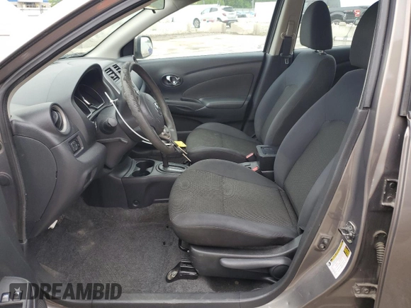 2012 Nissan Versa SV z VIN 3N1CN7AP1CL927523, wystawiony jako Copart lot #58196055 z przebiegiem 156 057 mil mil oraz Nie do naprawy • Non repairable. Historia ofert i sprzedaży dostępna na DreamBid. Obrazek 7.
