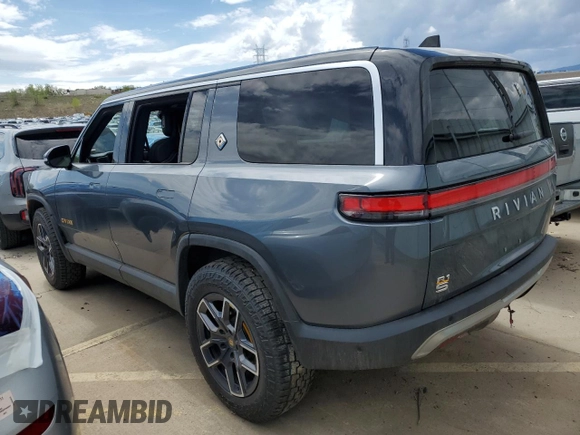 2023 Rivian R1S Adventure z VIN 7PDSGABA3PN018823, wystawiony jako Copart lot #53184595 z przebiegiem 36 677 mil mil oraz Szkoda całkowita • Salvage title. Historia ofert i sprzedaży dostępna na DreamBid. Obrazek 2.