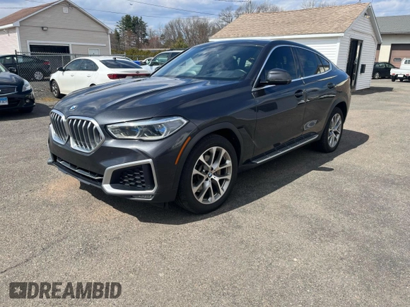 2021 BMW X6 xDrive40i z VIN 5UXCY6C02M9D88338, wystawiony jako Copart lot #50947775 z przebiegiem 116 477 mil mil oraz Czysty tytuł • Clean title. Historia ofert i sprzedaży dostępna na DreamBid. Obrazek 1.
