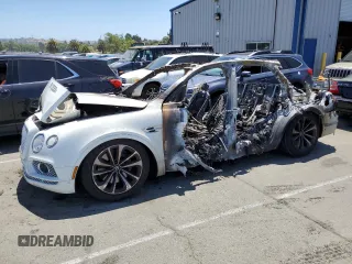 2017 Bentley Bentayga W12 z VIN SJAAC2ZV6HC015975, wystawiony jako Copart lot #58138354 z przebiegiem Nie podano mil oraz Nie do naprawy. Historia ofert i sprzedaży dostępna na DreamBid. Obrazek 1.