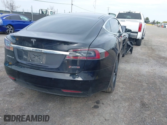 2016 Tesla Model S 90D z VIN 5YJSA1E4XGF171681, wystawiony jako IAAI lot #41836005 z przebiegiem 81 063 mil mil oraz . Historia ofert i sprzedaży dostępna na DreamBid. Obrazek 4.