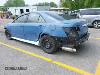 2008 Toyota Camry LE z VIN 4T1BK46K68U070072, wystawiony jako IAAI lot #42387660 z przebiegiem 250 927 mil mil oraz . Historia ofert i sprzedaży dostępna na DreamBid. Obrazek 3.