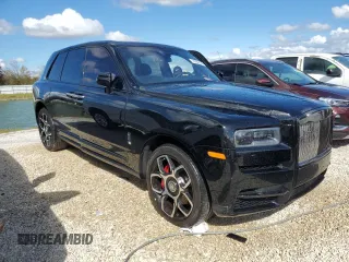 2024 Rolls-Royce Cullinan Black Badge z VIN SLATV8C02RU225252, wystawiony jako Copart lot #78709474 z przebiegiem 1479 mil mil oraz Nie do naprawy. Historia ofert i sprzedaży dostępna na DreamBid. Obrazek 4.