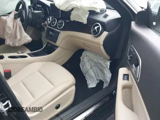 2014 Mercedes-Benz CLA 250 z VIN WDDSJ4EB6EN111093, wystawiony jako IAAI lot #42372072 z przebiegiem 82 988 mil mil oraz . Historia ofert i sprzedaży dostępna na DreamBid. Obrazek 5.