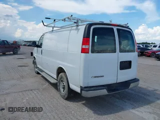 2021 Chevrolet Express Cargo with VIN 1GCWGAFP5M1258210, listed as a IAAI auction lot 42378121 with 50,438 mi miles and . Bid and sale history available at DreamBid. Image 3.