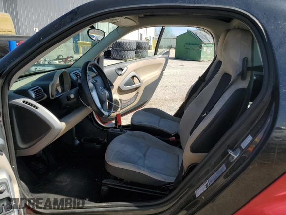 2009 Smart fortwo Pure z VIN WMEEJ31X39K233387, wystawiony jako Copart lot #46931285 z przebiegiem 79 695 mil mil oraz Tytuł czysty. Historia ofert i sprzedaży dostępna na DreamBid. Obrazek 7.