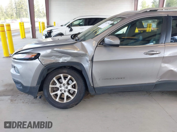 2018 Jeep Cherokee Latitude Plus z VIN 1C4PJLLB9JD573435, wystawiony jako IAAI lot #42163796 z przebiegiem 57 486 mil mil oraz . Historia ofert i sprzedaży dostępna na DreamBid. Obrazek 6.