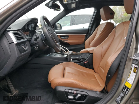 2017 BMW 3 Series 330i xDrive z VIN WBA8D9G50HNU59764, wystawiony jako Copart lot #54645245 z przebiegiem 88 442 mil mil oraz Szkoda całkowita • Salvage title. Historia ofert i sprzedaży dostępna na DreamBid. Obrazek 7.