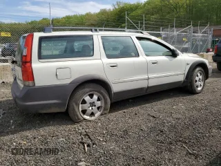 2001 Volvo V70 with VIN YV1SZ58D611040902, listed as a Copart auction lot 53650935 with 0 mi miles and Salvage Title. Bid and sale history available at carsss.com. Image 3.
