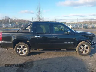 2008 Chevrolet Avalanche 2LT with VIN 3GNFK12348G161712, listed as a IAAI auction lot 41236767 with 257,624 mi miles and . Bid and sale history available at DreamBid. Image 14.