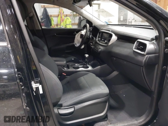 2019 Kia Sorento LX with VIN 5XYPGDA3XKG560440, listed as a IAAI auction lot 41502771 with 114,415 mi miles. Bid and sale history available at carsss.com. Image 5.