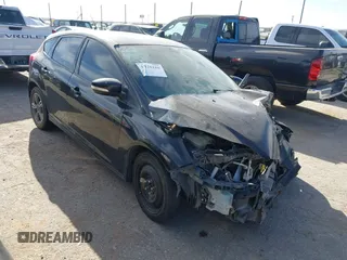 2014 Ford Focus SE z VIN 1FADP3K23EL263947, wystawiony jako IAAI lot #41126180 z przebiegiem 135 096 mil mil oraz . Historia ofert i sprzedaży dostępna na DreamBid. Obrazek 1.