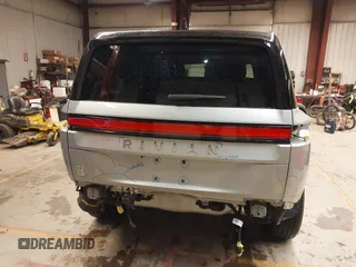 2024 Rivian R1S Adventure with VIN 7PDSGABA9RN039601, listed as a IAAI auction lot 40862472 with 6,186 mi miles. Bid and sale history available at carsss.com. Image 20.