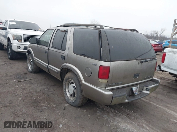 2000 Chevrolet Blazer LT z VIN 1GNDT13WXY2214421, wystawiony jako IAAI lot #41525220 z przebiegiem Nie podano mil oraz . Historia ofert i sprzedaży dostępna na DreamBid. Obrazek 3.