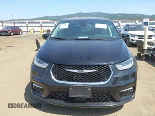 2024 Chrysler Pacifica Hybrid Select z VIN 2C4RC1S76RR177928, wystawiony jako IAAI lot #42489370 z przebiegiem 30 130 mil mil oraz . Historia ofert i sprzedaży dostępna na DreamBid. Obrazek 13.