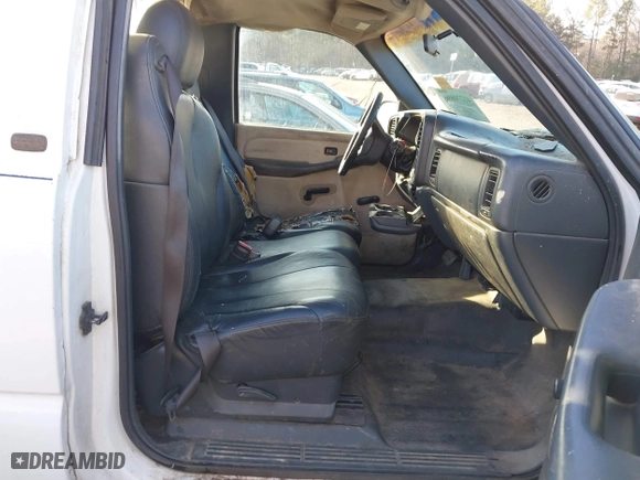 2000 Chevrolet Silverado 1500 with VIN 1GCEC14V3YE295652, listed as a IAAI auction lot 41270896 with 315,276 mi miles. Bid and sale history available at carsss.com. Image 5.