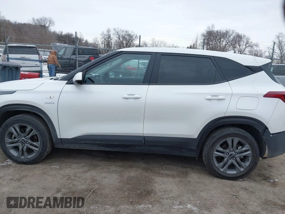 2023 Kia Seltos LX z VIN KNDEPCAA0P7449402, wystawiony jako IAAI lot #41413776 z przebiegiem 32 106 mil mil oraz . Historia ofert i sprzedaży dostępna na DreamBid. Obrazek 14.