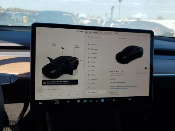 2024 Tesla Model Y Long Range z VIN 7SAYGAEE2RF075681, wystawiony jako Copart lot #86433524 z przebiegiem 18 640 mil mil oraz Szkoda całkowita • Salvage title. Historia ofert i sprzedaży dostępna na DreamBid. Obrazek 9.