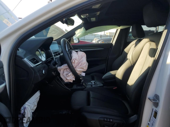 2020 BMW X2 xDrive28i with VIN WBXYJ1C02L5P85780, listed as a Copart auction lot 81761284 with 14,451 mi miles and Salvage Title. Bid and sale history available at carsss.com. Image 7.