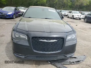 2019 Chrysler 300 with VIN 2C3CCABG4KH618025, listed as a Copart auction lot 51895455 with 197,432 mi miles and Clean Title. Bid and sale history available at carsss.com. Image 5.