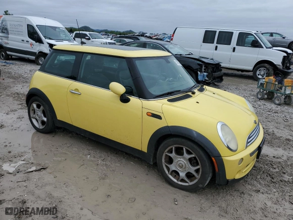 2005 MINI Cooper Hardtop with VIN WMWRC33435TJ66935, listed as a Copart auction lot 51991745 with 163,006 mi miles and Salvage Title. Bid and sale history available at carsss.com. Image 4.