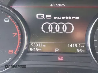 2020 Audi Q5 Premium z VIN WA1ANAFY2L2046974, wystawiony jako IAAI lot #41933942 z przebiegiem 53 911 mil mil oraz . Historia ofert i sprzedaży dostępna na DreamBid. Obrazek 16.
