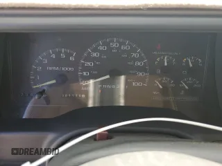 1998 GMC Suburban z VIN 3GKFK16R1WG511256, wystawiony jako Copart lot #77568484 z przebiegiem 301 116 mil mil oraz Czysty tytuł • Clean title. Historia ofert i sprzedaży dostępna na DreamBid. Obrazek 9.
