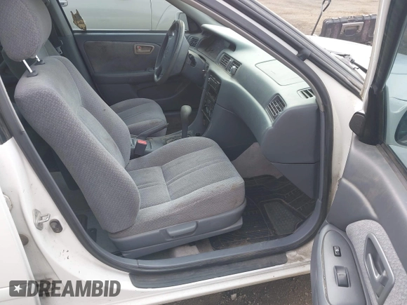 2000 Toyota Camry CE z VIN 4T1BG22KXYU948498, wystawiony jako IAAI lot #42247074 z przebiegiem 152 973 mil mil oraz . Historia ofert i sprzedaży dostępna na DreamBid. Obrazek 5.
