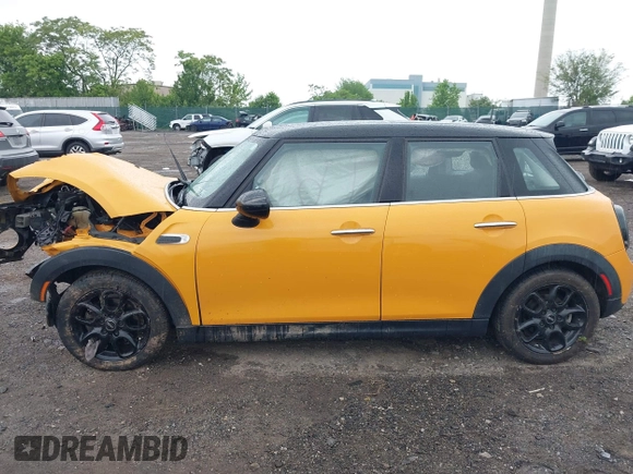2015 MINI Hardtop 4 Door z VIN WMWXS5C54FT833253, wystawiony jako IAAI lot #42247647 z przebiegiem Nie podano mil oraz . Historia ofert i sprzedaży dostępna na DreamBid. Obrazek 13.