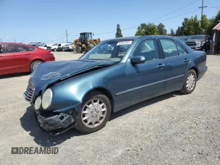 2000 Mercedes-Benz E-Class with VIN WDBJF65J1YB151080, listed as a Copart auction lot 54421955 with 392,612 mi miles and Salvage Title. Bid and sale history available at carsss.com. Image 1.